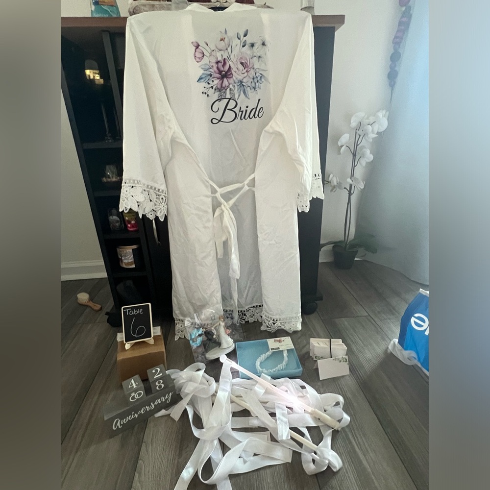 Miscellaneous wedding/bride items
